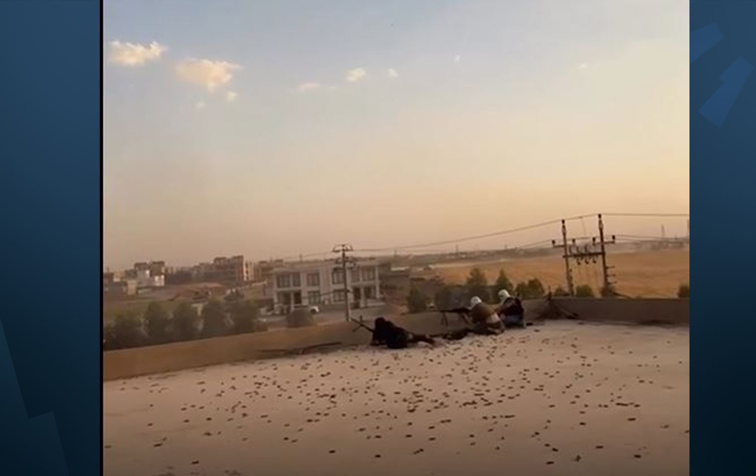 Hinek kesan bi çekên giran êrişî hêzên ewlehiyê kir