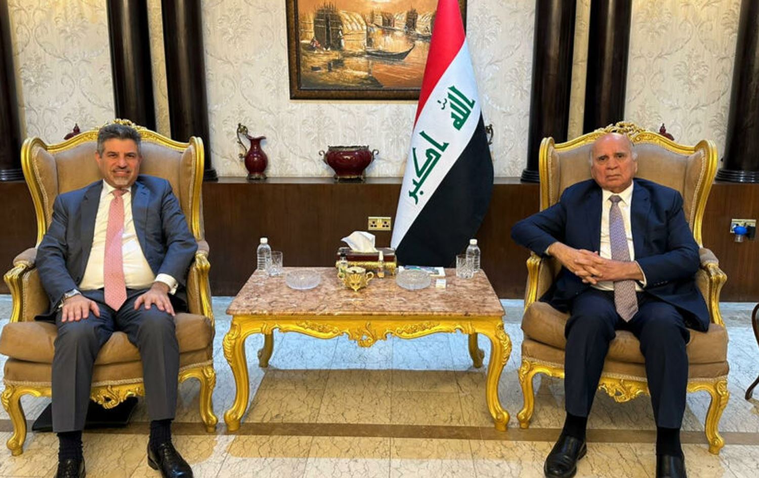 فوئاد حوسێن و کاربەڕێکەری باڵیۆزخانەی ئەمریکا دۆسیەى نەوت لە نێوان هەولێر و بەغدا تاوتوێ دەکەن