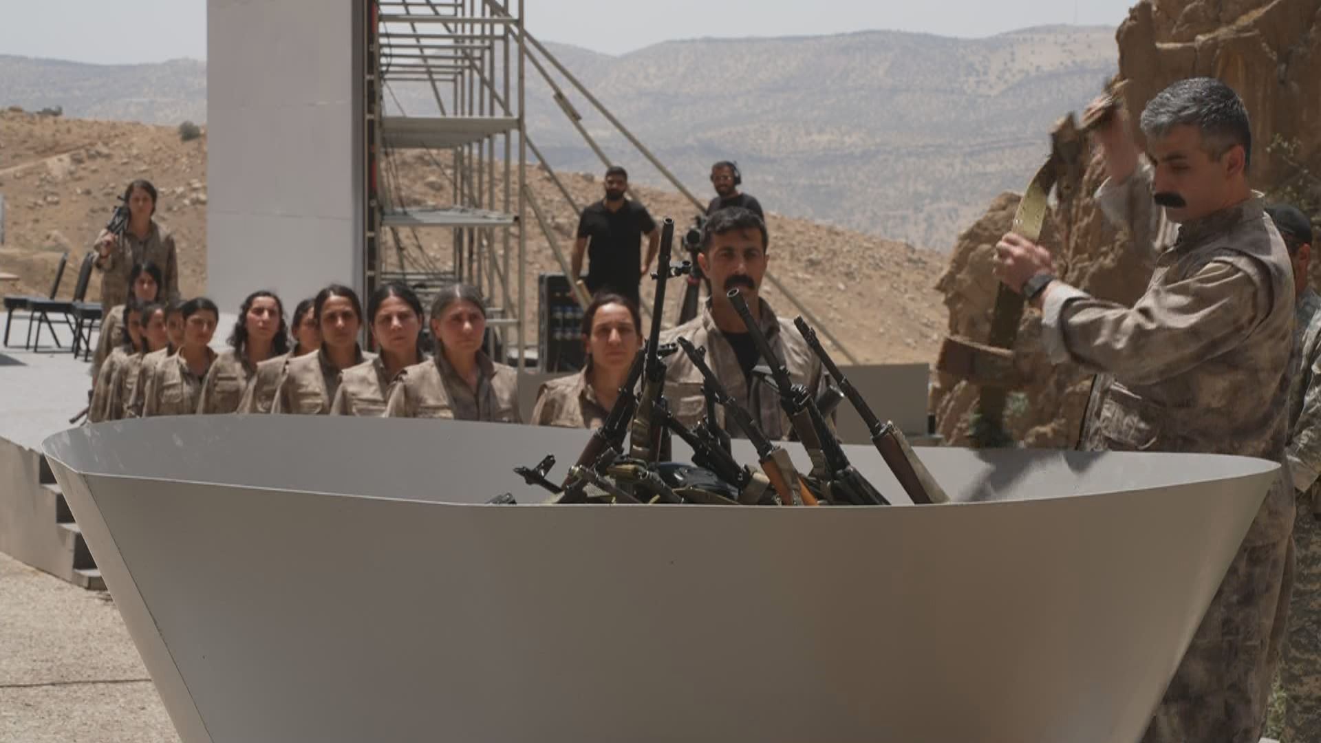 Silah bırakan PKK'liler