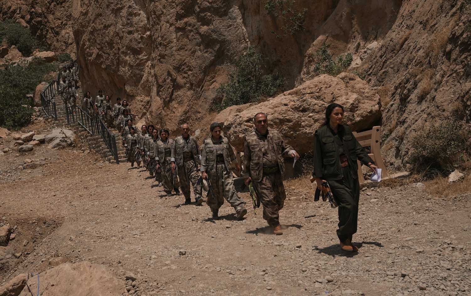 رێوڕەسمی چەکدانانی 30 بەرپرس و گەریلای پەکەکە لە نزیک ئەشکەوتی جاسەنە