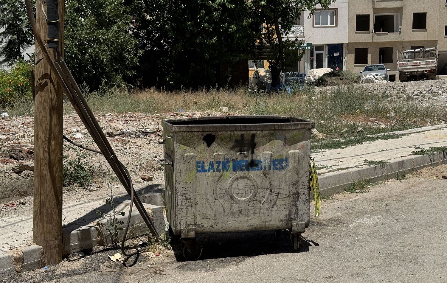 Evde doğurduğu bebeği çöp konteynerine attı. / AA