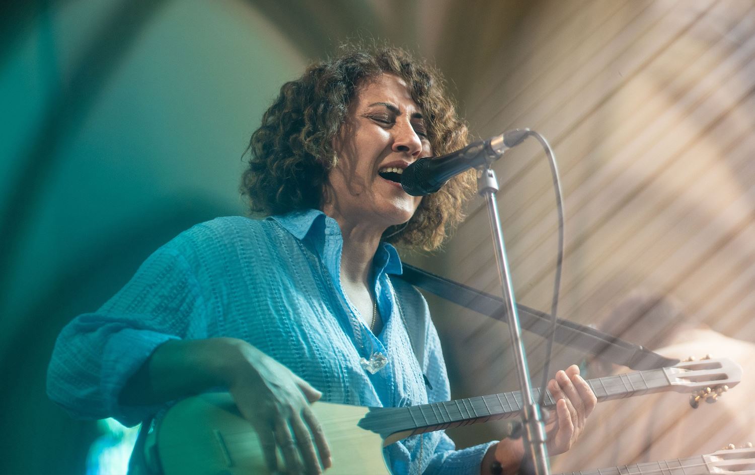 ئاینور دۆغان لە یەکێک لە کۆنسێرتەکانی