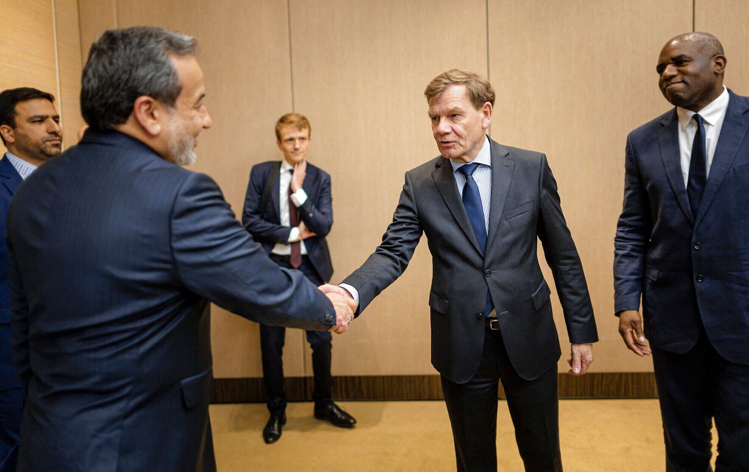 ئێران و ئەورووپییەکان لەسەر دەستپێکردنەوەی دانوستاندنی ئەتۆمی رێککەوتن