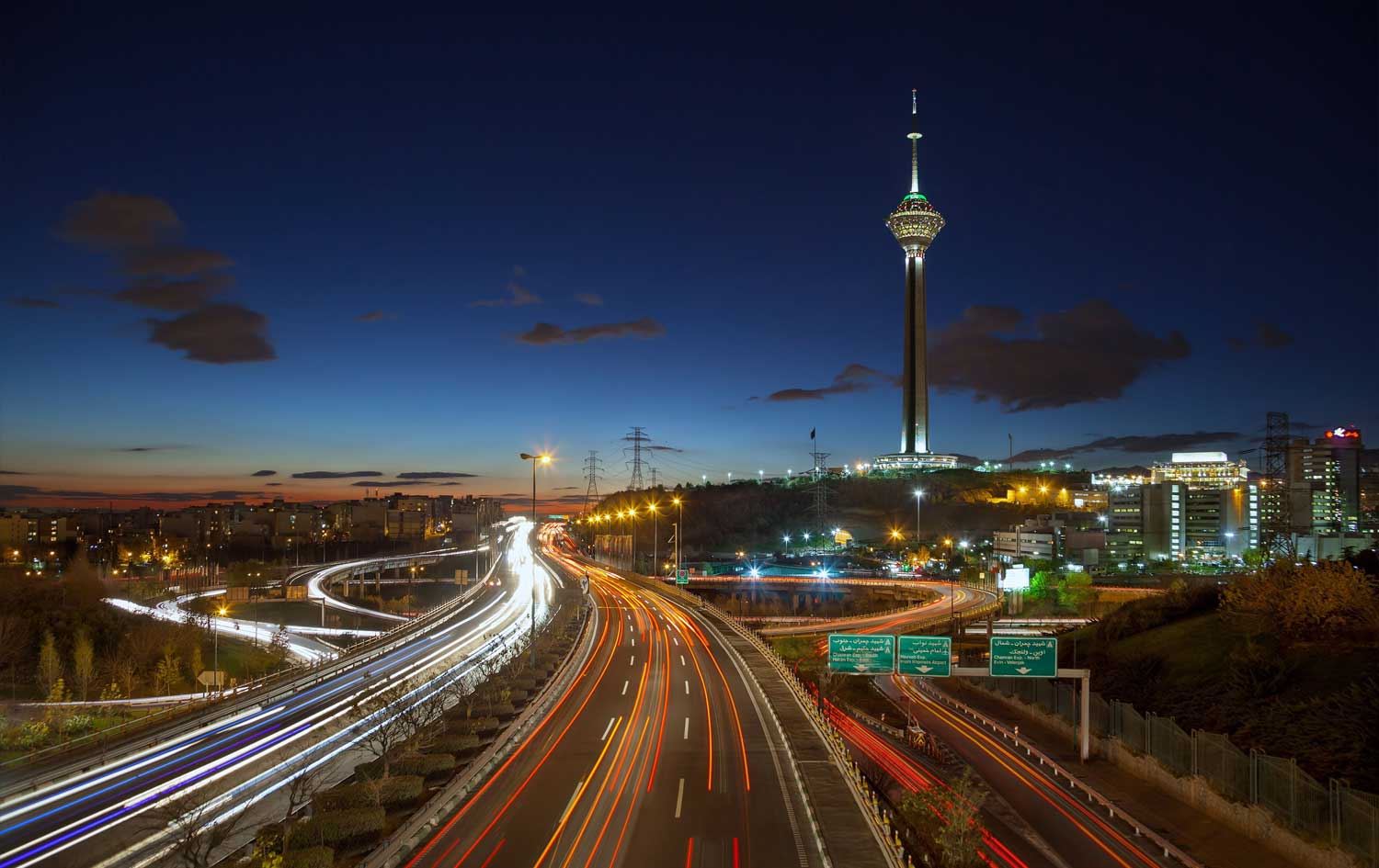 لە تاران کارەبای 100 فەرمانگە و دامەزراوەی حکومی بڕدرا