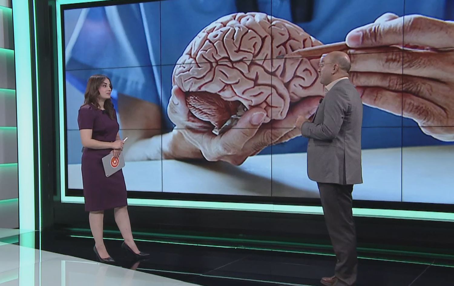 پسپۆڕێکی مێشک و دەمار: مێشک هەست بە ئازاری هەموو جەستە دەکات، جگە لە ئازاری خۆی