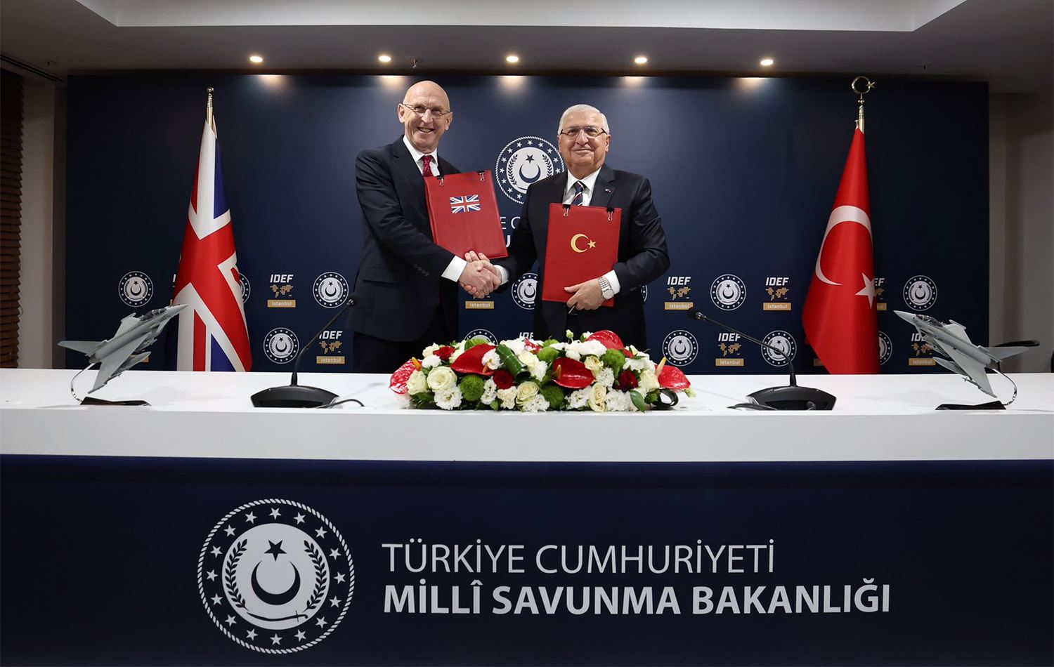Foto: Milli Savunma Bakanı Yaşar Güler, Birleşik Krallık Savunma Bakanı John Healey ile Türkiye'nin Eurofighter Typhoon kullanıcısı olarak kabulüne ilişkin tam kapsamlı mutabakat zaptını imzaladı/MSB