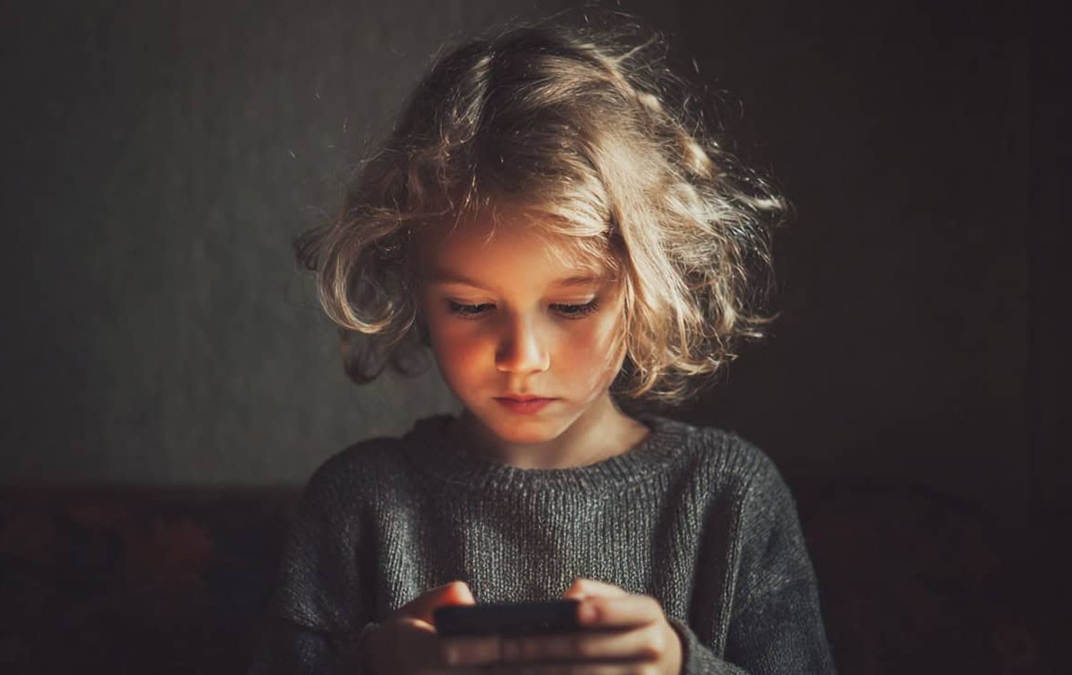 ئەنجامی توێژینەوەیەک: مۆبایل و ئایپادەکان منداڵ بەرەو مەرگ دەبەن