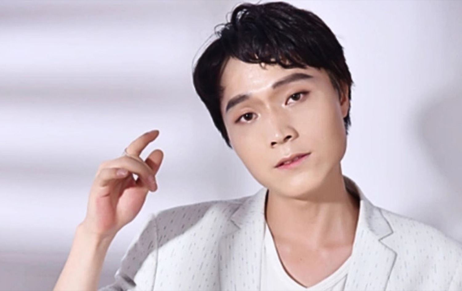 Çinli oyuncu ve şarkıcı Zhang Yiyang