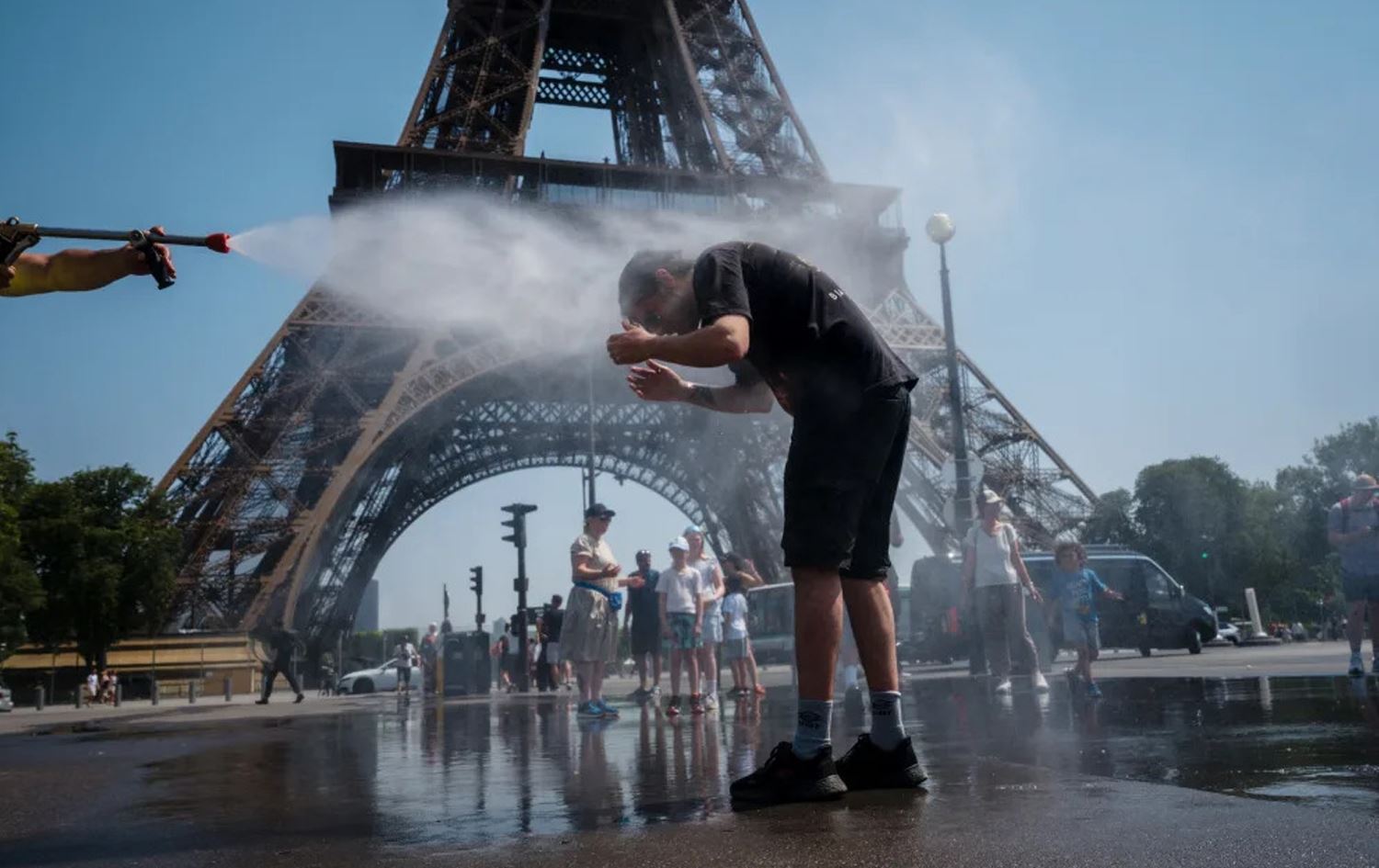 Dünya Sağlık Örgütü (DSÖ), aşırı sıcak hava dalgalarının her yıl dünya genelinde yaklaşık 489 bin insanın ölümüne neden olduğunu açıkladı