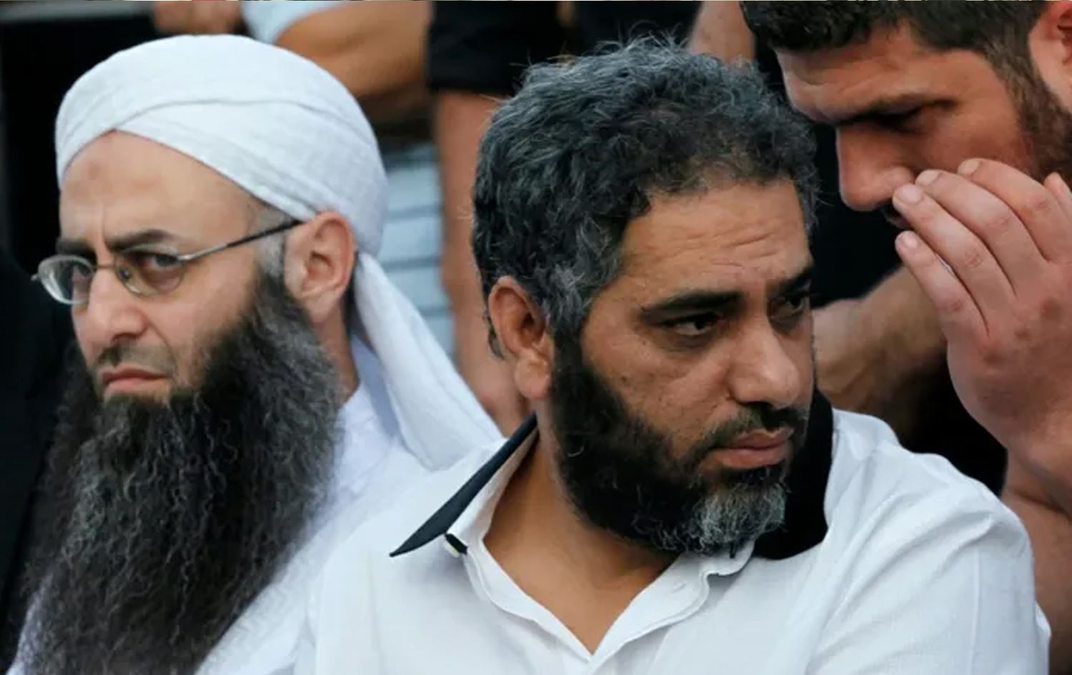 پارێزەری فەزڵ شاکر: بەمزووانە خۆی رادەست دەکاتەوە