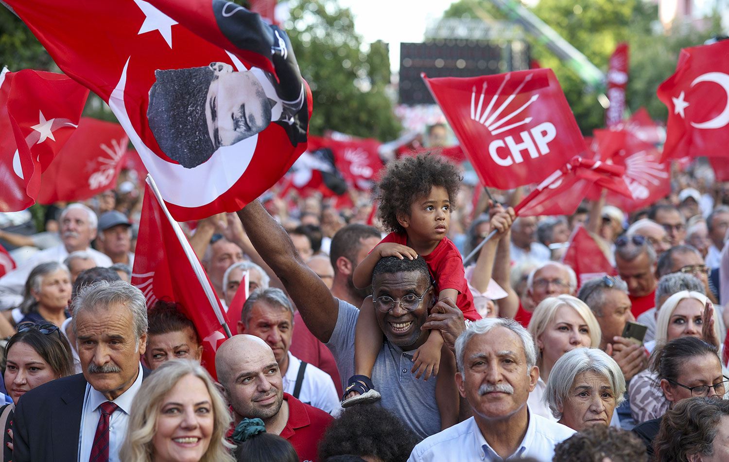 CHP Cumhurbaşkanlığı Aday Ofisi açıldı. Programa vatandaşlar ilgi gösterdi. / AA