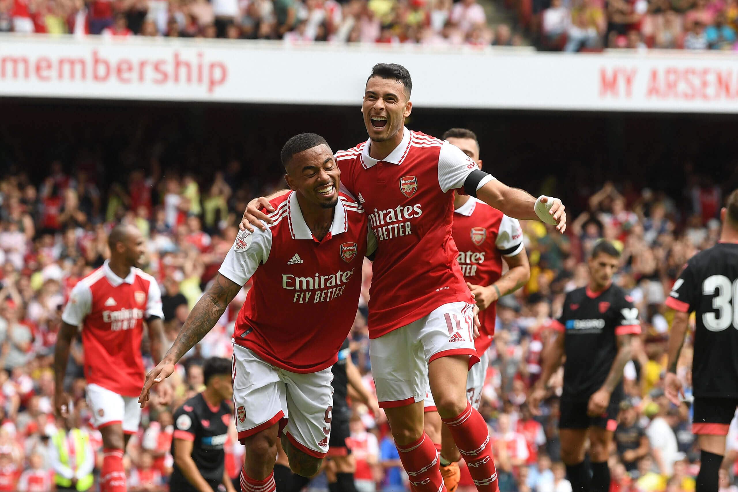 چوار یانەی ئەورووپا و یانەیەکی بەرازیلی داوای ئەستێرەیەکی ئارسیناڵ دەکەن