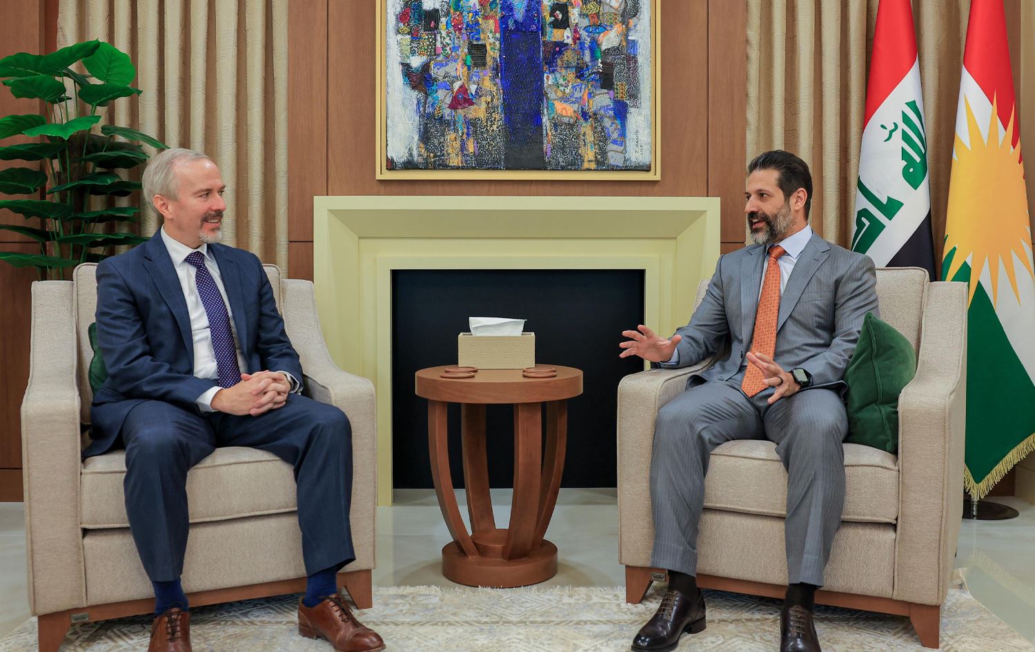 قوباد تاڵەبانی و کۆنسووڵی ئەمریکا: کێشەکانی هەولێر و بەغدا لە رێگەی دەستوور چارەسەربکرێن