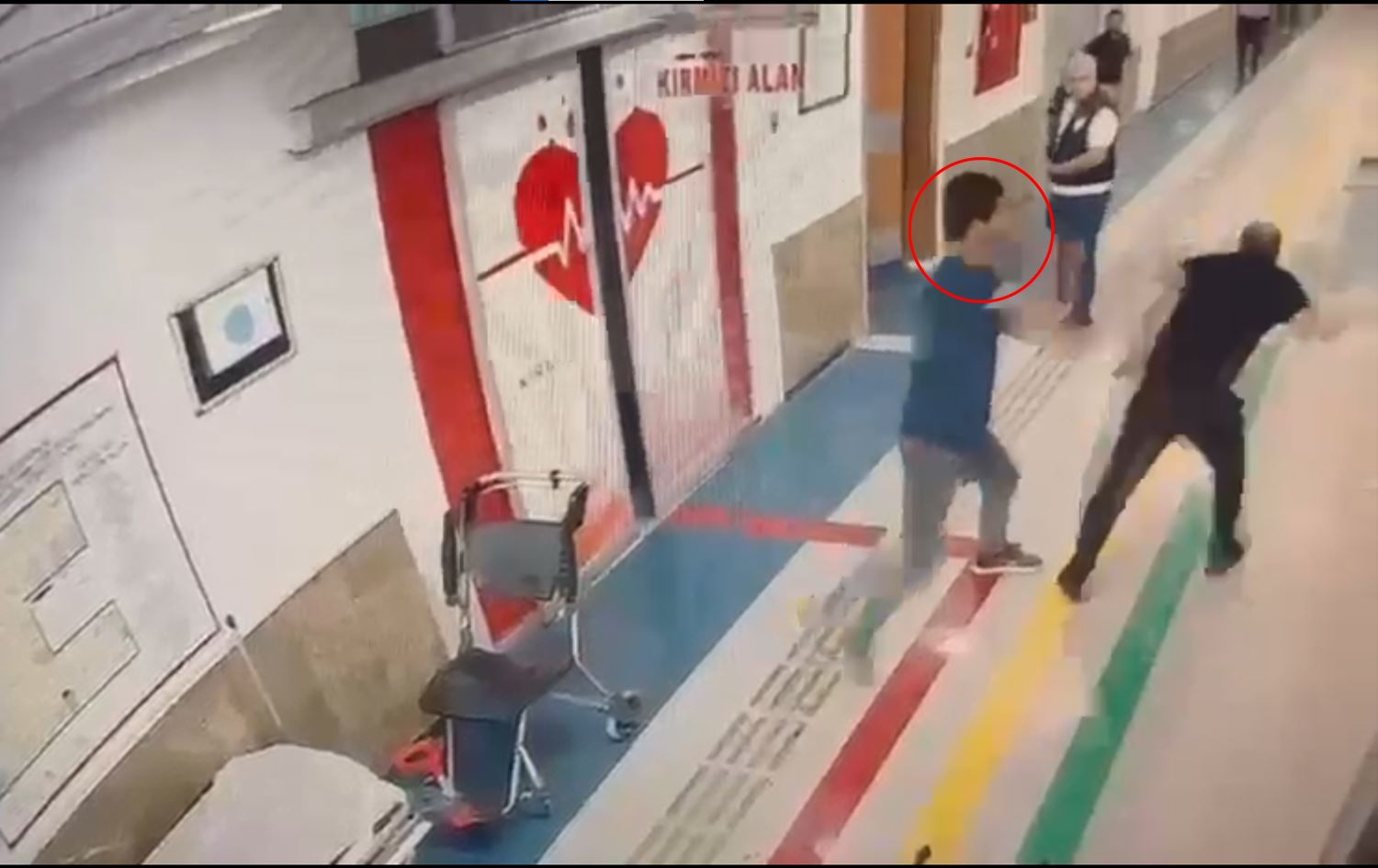 Êrişa bi kêrê / Wêne: Ji ber dîmenan