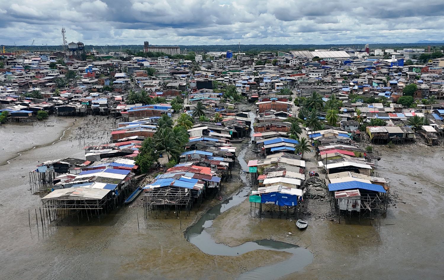 ترسی سوونامی ملیۆنان کەس لە جیهاندا ناچار بە هەڵهاتن دەکات
