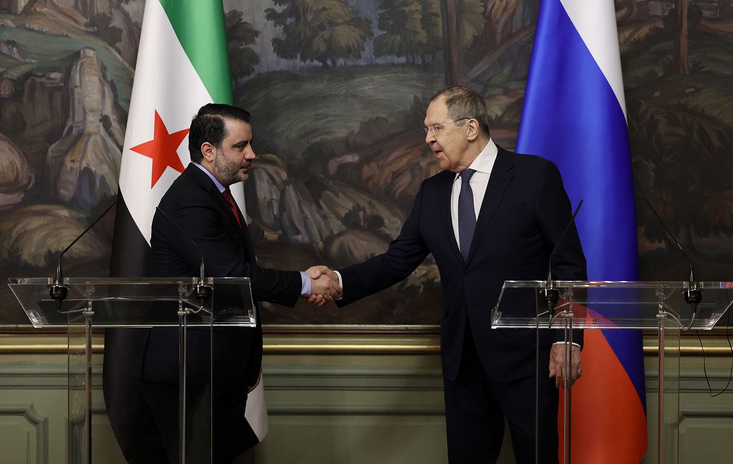 Rusya Dışişleri Bakanı Sergey Lavrov (sağda), Suriye Dışişleri Bakanı Esad Hasan Şeybani ile Rusya'nın başkenti Moskova'da bir araya geldi. İkili görüşmenin ardından ortak basın toplantısı düzenledi. / AA