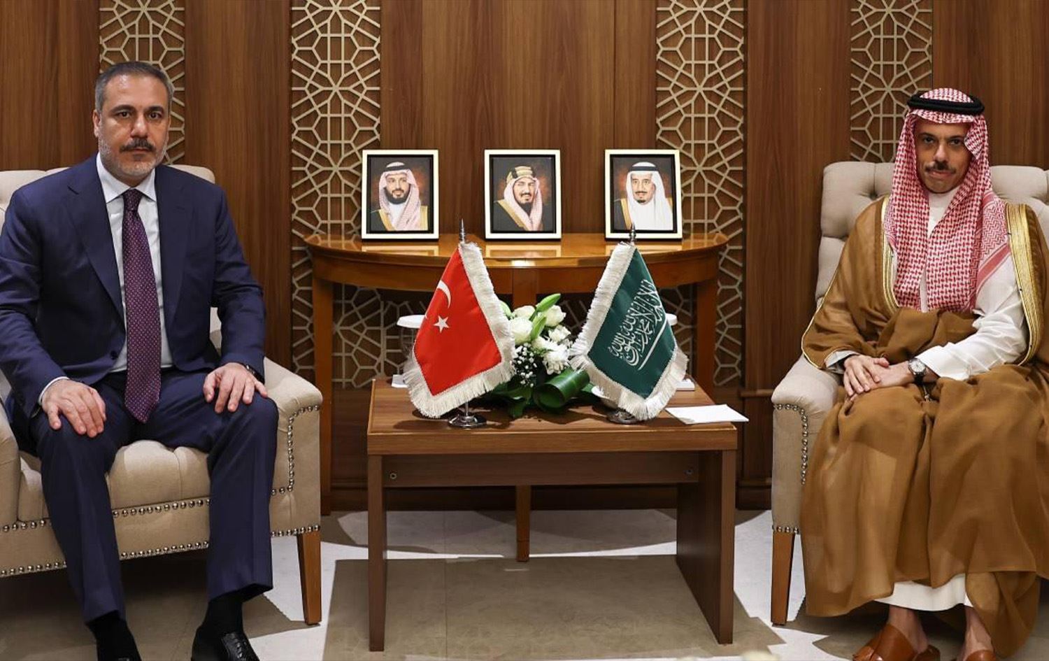 Foto: Türkiye Dışişleri Bakanı Hakan Fidan ile Suudi Arabistan Dışişleri Bakanı Faysal bin Ferhan