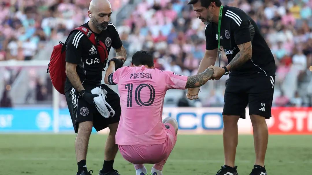 ڤیدیۆ؛ شەوێکی ناخۆش بۆ مێسی.. بەهۆی پێکانەوە یاریگەی جێهێشت