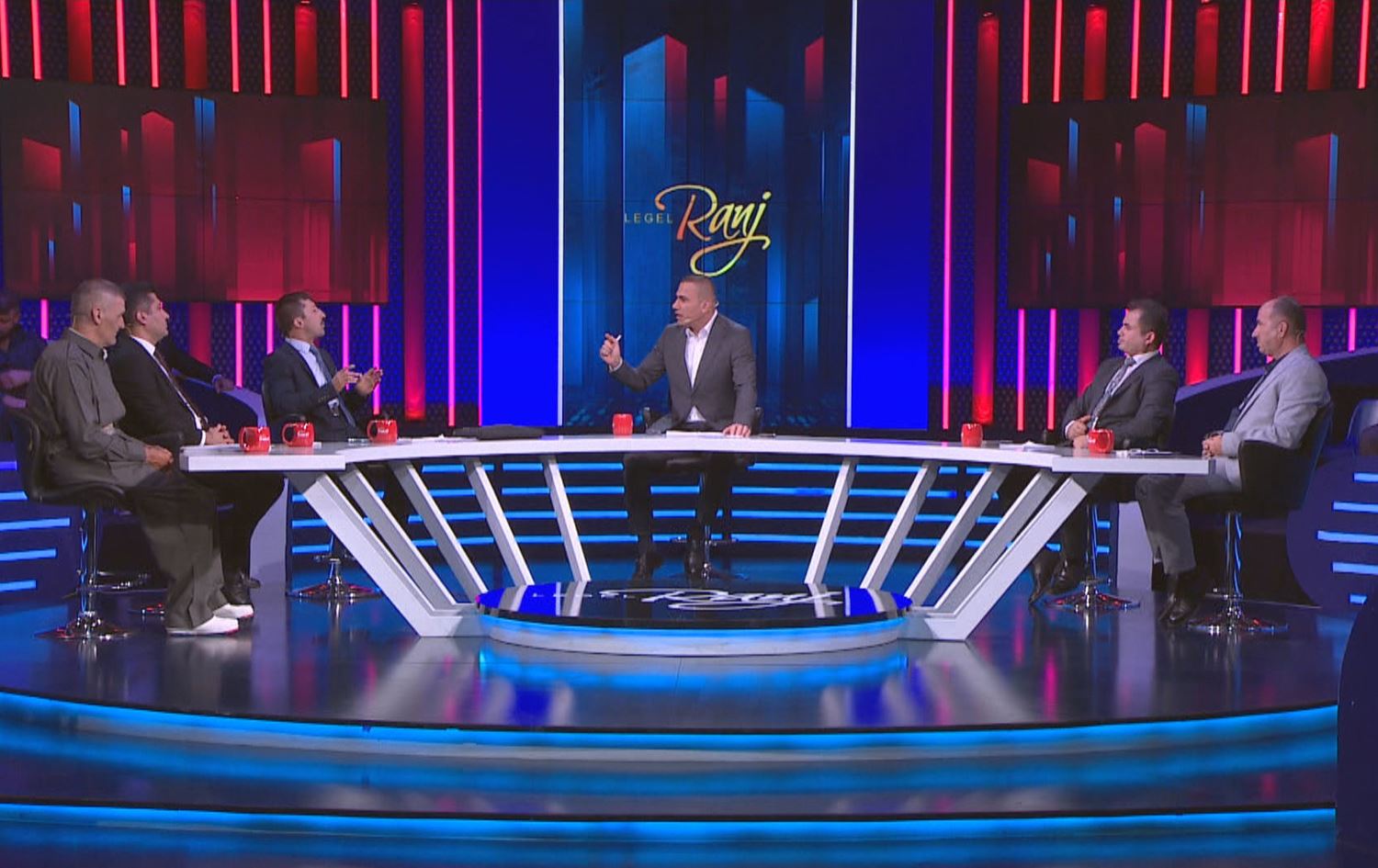 لەگەڵ رەنج؛ 'مادەیەکی شێرپەنجەیی' لە حەوزەکانی ماسی دا بەکاردێت و "بە تۆن لە بازاڕدا هەیە"