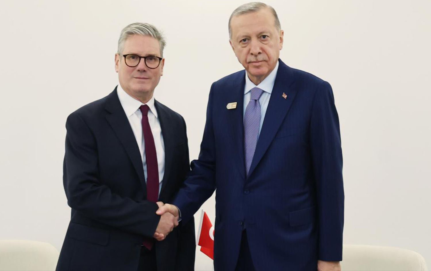 Türkiye Cumhurbaşkanı Recep Tayyip Erdoğan ve İngiltere Başbakanı Keir Starmer