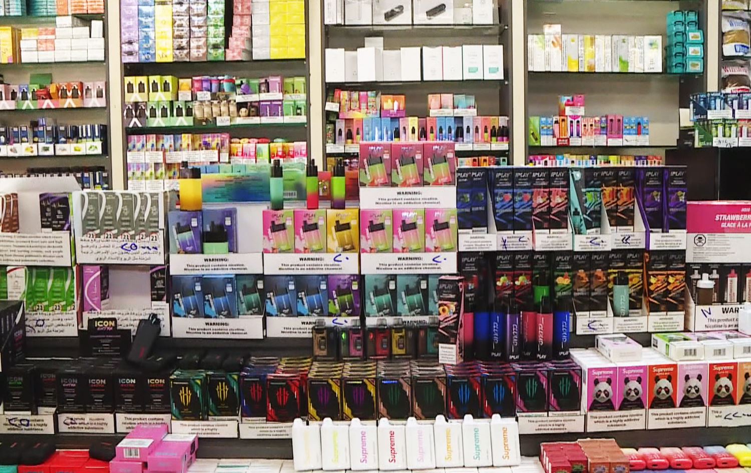 لێکۆڵینەوەیەک: کێشانی یەک ڤەیپ یەکسانە بە کێشانی 20 پاکەت جگەرە