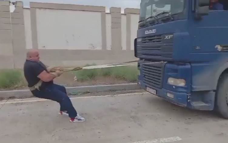  Azerbaycanlı Elmin Mehdiyev, inanılmaz gücüyle dikkat çekiyor.