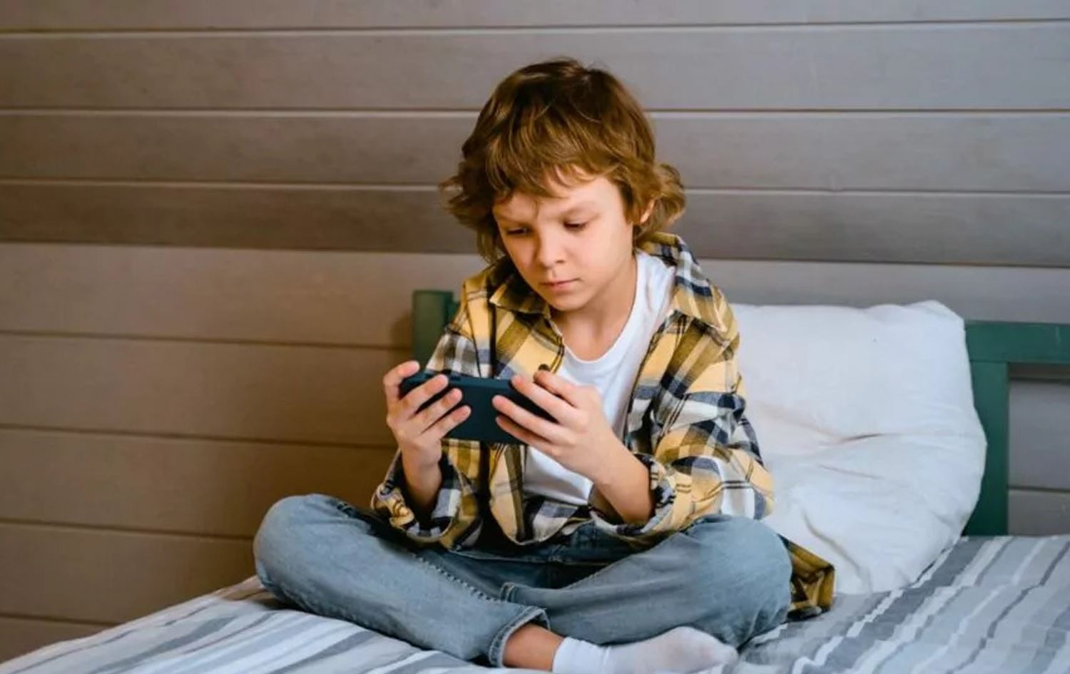 توێژینەوەیەک: زۆر بەکارهێنانی شاشە مەترسیی نەخۆشییەکانی دڵ و هەرس لەنێو منداڵاندا زیاد دەکات