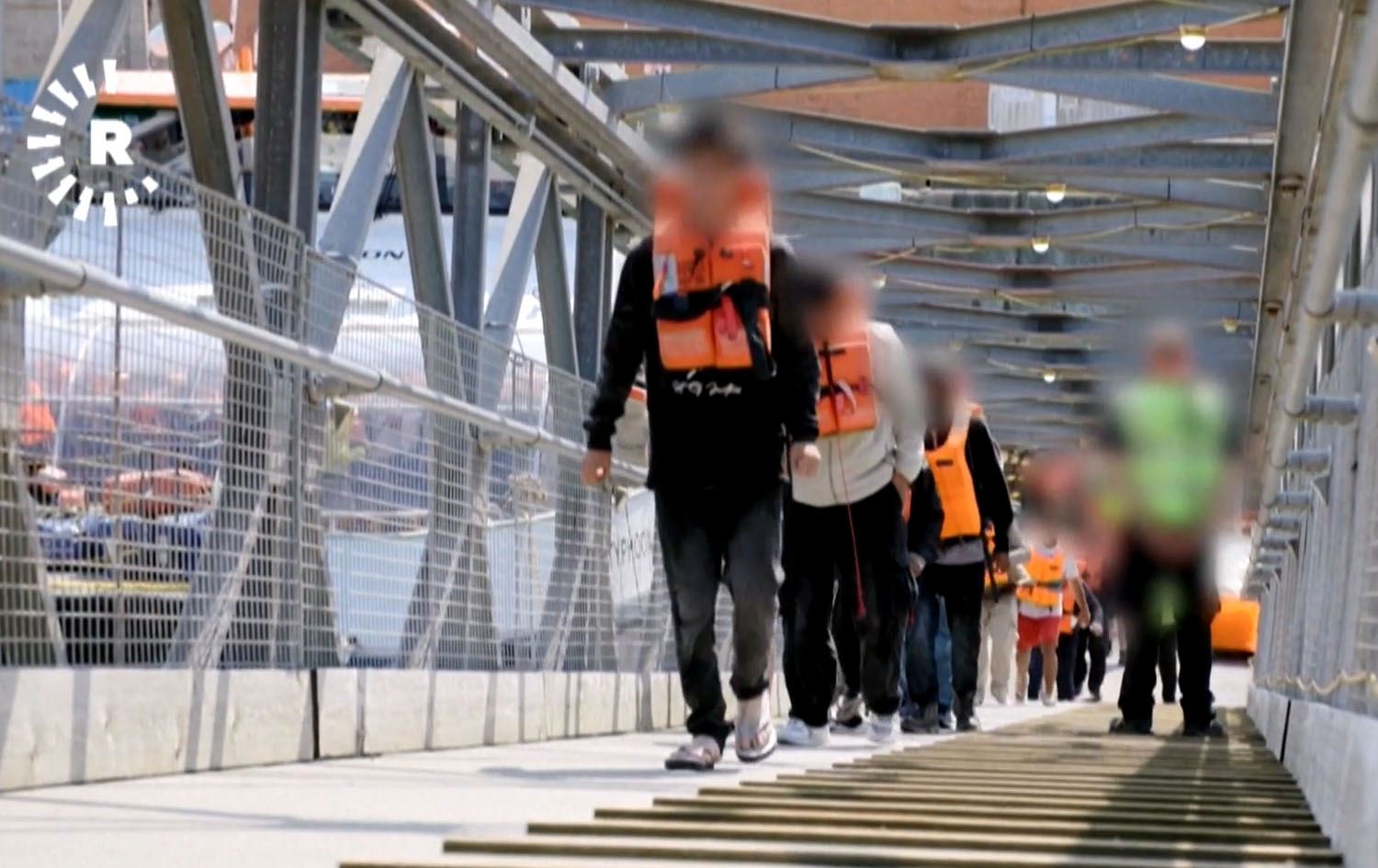 بەریتانیا دەستی بە دەستگیرکردنی کۆچبەران کرد بەمەبەستی ناردنەوەیان بۆ فەرەنسا