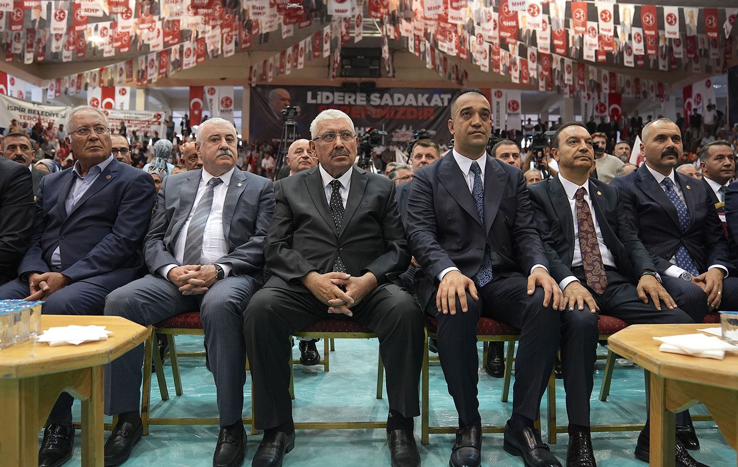 MHP Genel Başkan Yardımcısı Semih Yalçın (sol 3), Erzurum'daki Kazım Karabekir Spor Salonu'nda 9 ilin katılımıyla düzenlenen bölgeler toplantısının ilkine katıldı. / AA