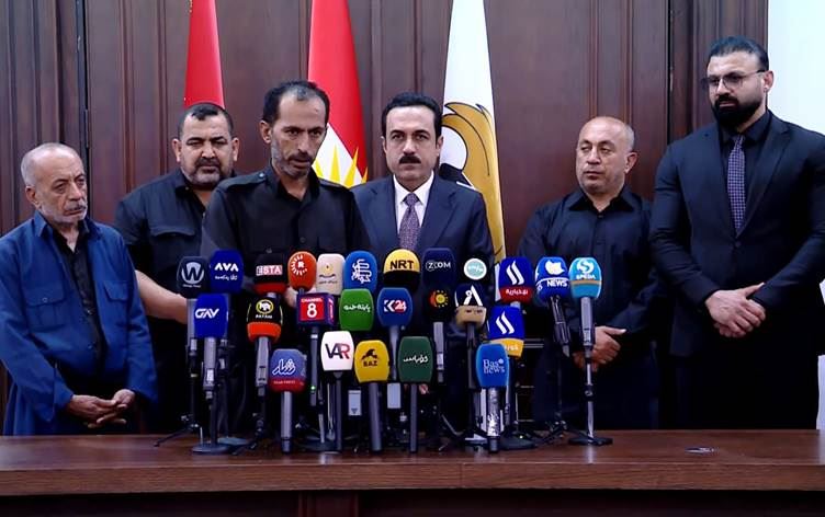 Umêd Xoşnaw malbatên kuştiyan pêşwazî kirin / Wêne: Rûdaw