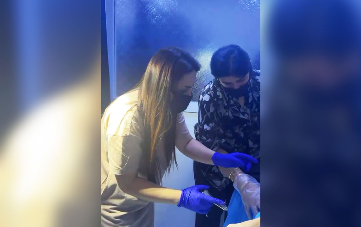 بە ڤیدیۆ؛ خانمێک 26 ساڵە رێڕەوی میز و پیسایی بەیەکەوە بووە و پێی نەزانیوە