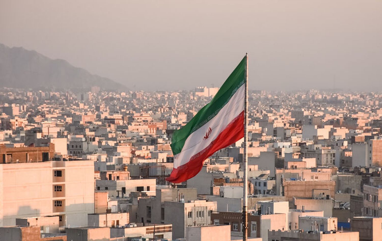 لە 16 پارێزگای ئێران و رۆژهەڵاتی کوردستان بەهۆی گەرما سبەی کرایە پشوو