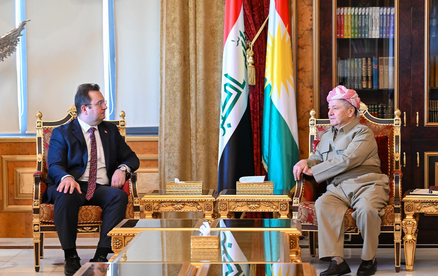 Başkan Mesud Barzani, Türkiye'nin Erbil Başkonsolosu Topçu ile görüştü    
