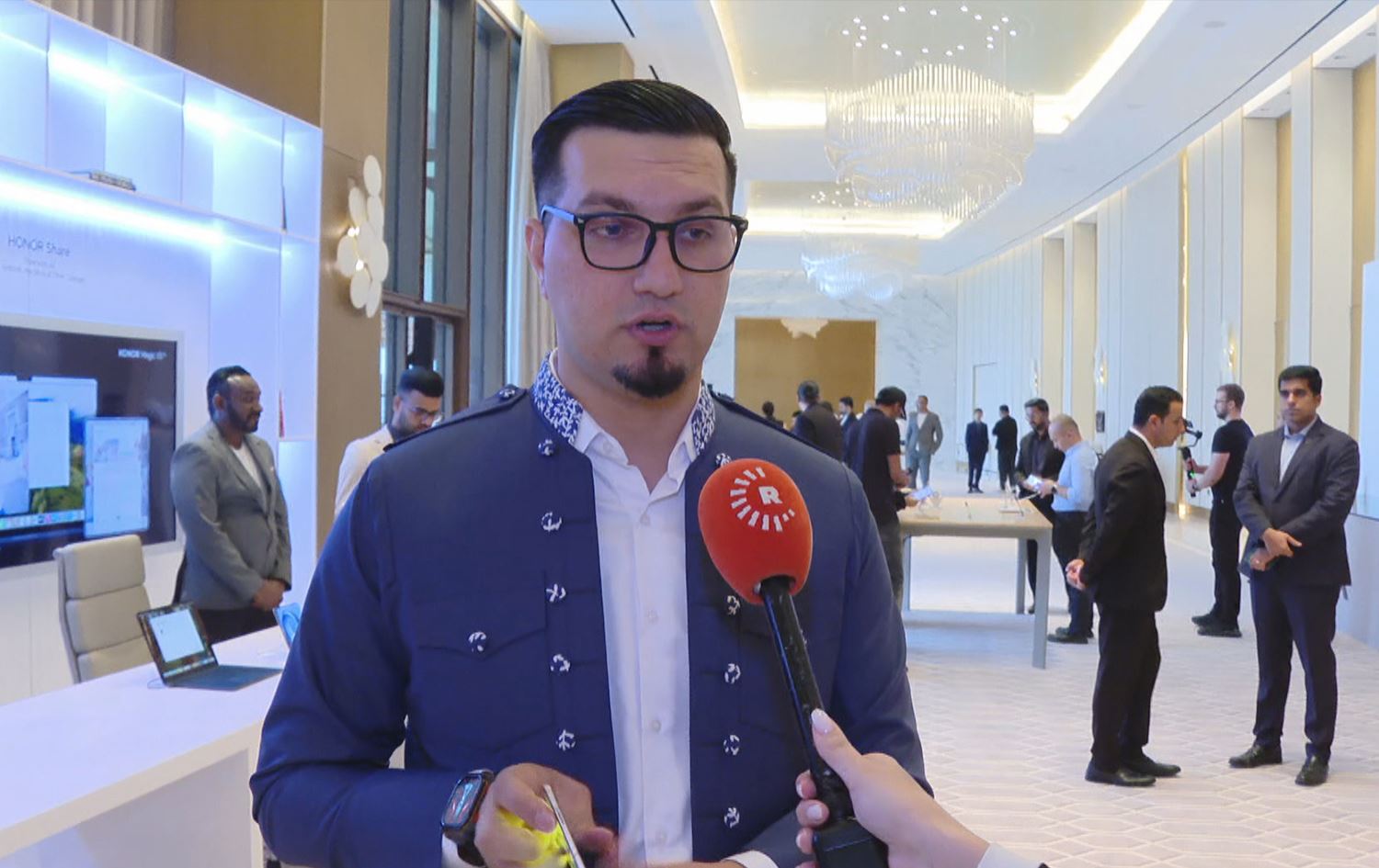 Kincên Kurdî li kêleka teknolojiya herî nû: Danasîna telefona herî tenik a cîhanê