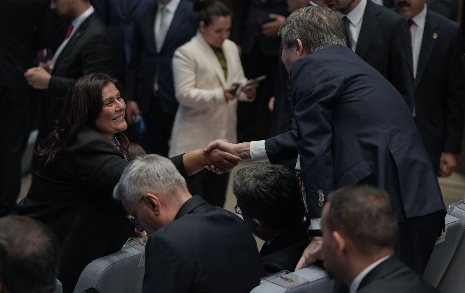 CHP'den istifa ettiğini bugün duyuran Aydın Büyükşehir Belediye Başkanı Özlem Çerçioğlu, resmen AK Parti'ye katıldı / Foto: AA