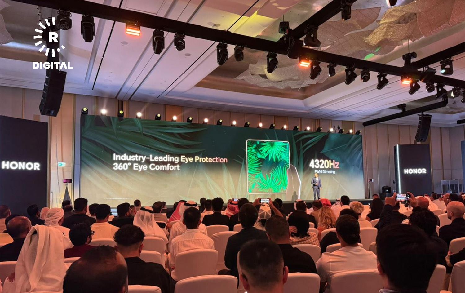 ئۆنەر نوێترین مۆبایلی فۆڵدی خۆی نمایش کرد: تەنکترینە لە جیهان