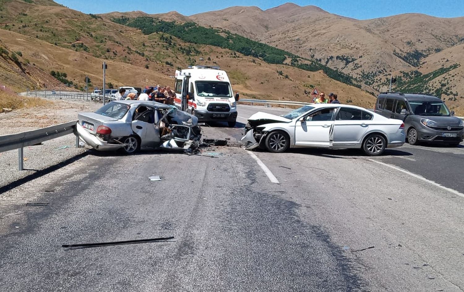 Li Erzinganê du otomobîl li hev qelibîn / Wêne: AA