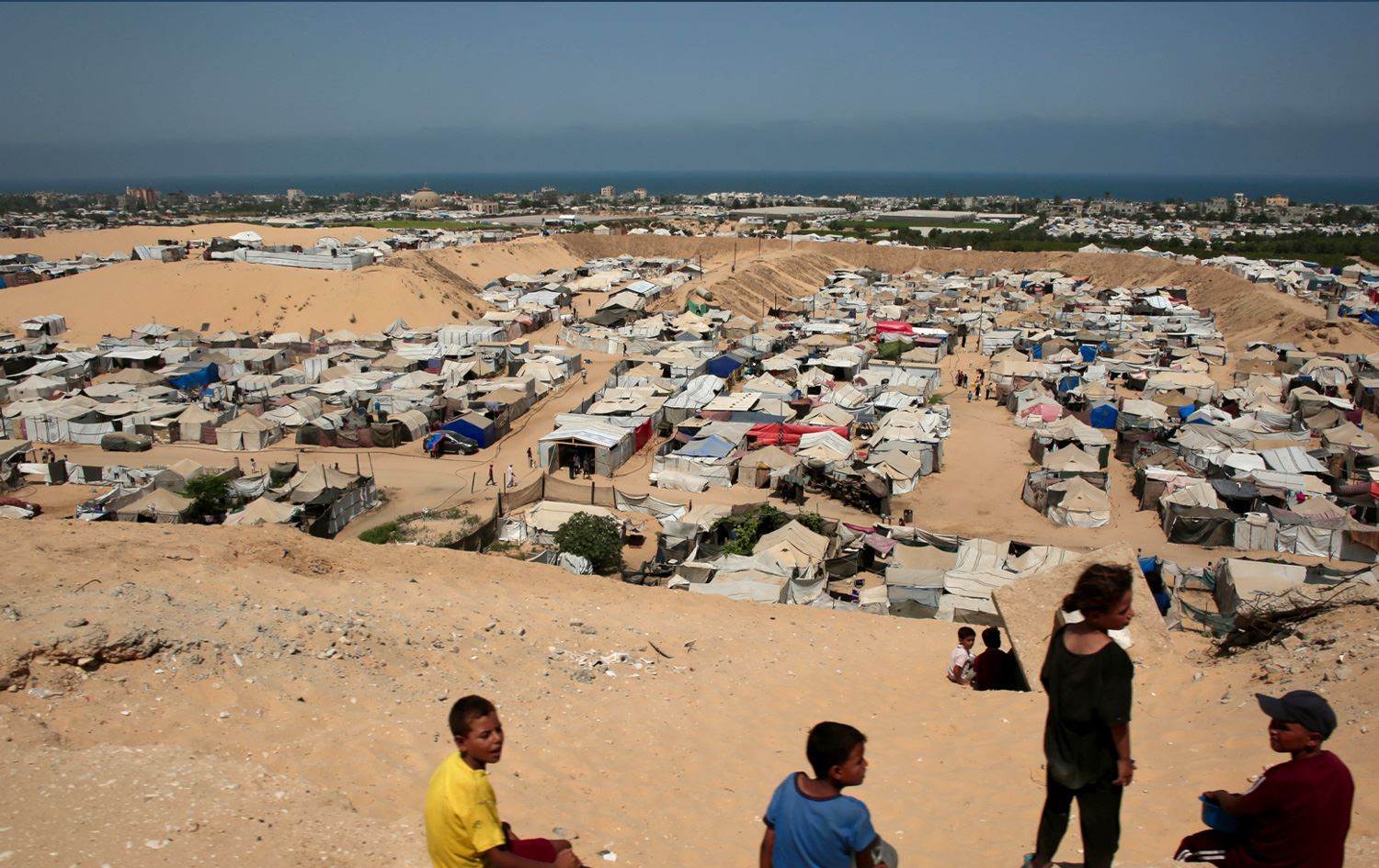 ئیسرائیل دەست بە راگواستنی غەززەییەکان دەکات