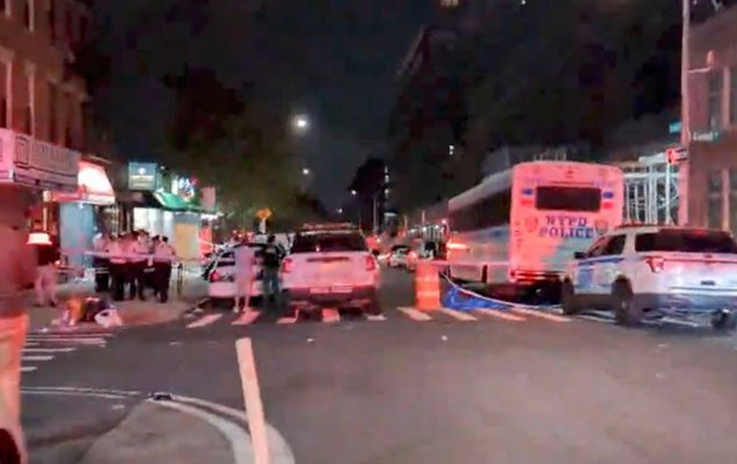 پۆلیسی نیویۆرک: بە چەک هێرشکراوە و 3 کەس کوژران