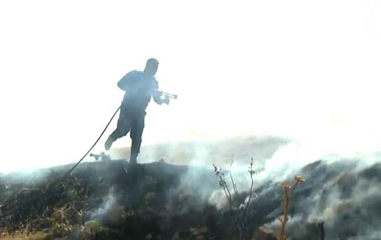 Tîmên agirvemirandinê hewl didin agir vemirînin\ Wêne û Vîdeo: Rûdaw