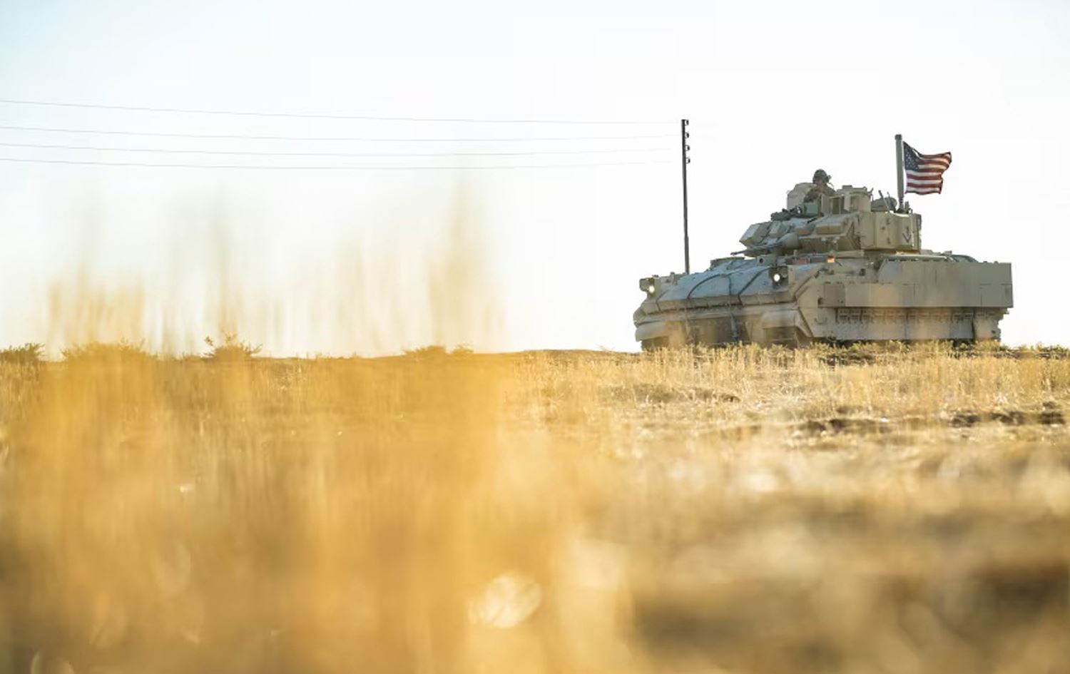 Foto: Suriye'de petrol sahalarını koruyan ABD güçleri/AFP