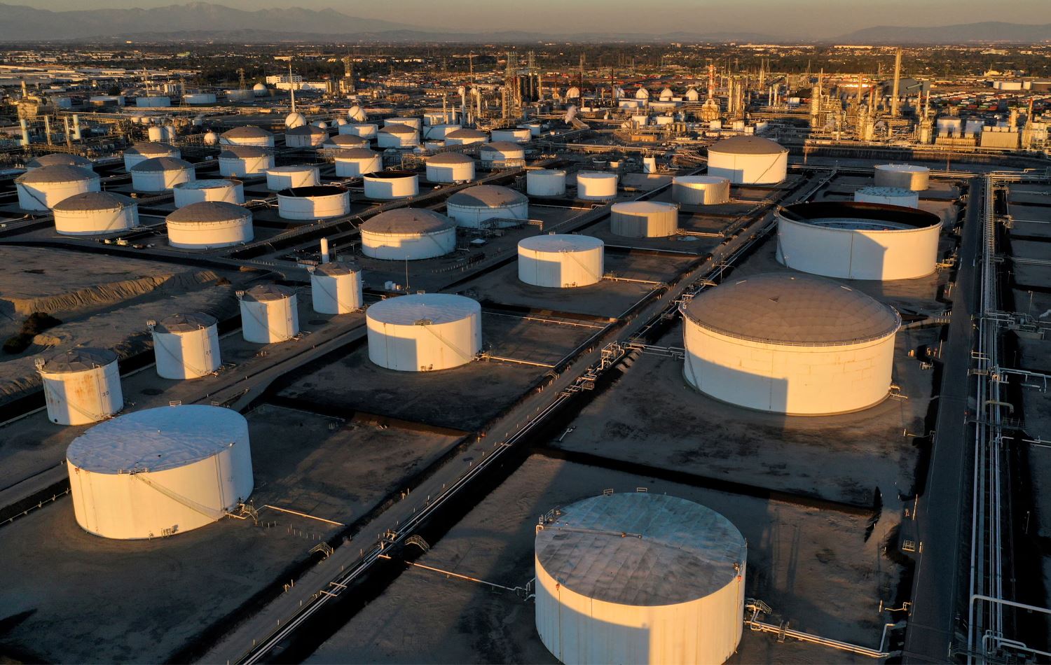 ABD'nin ticari ham petrol stokları 6 milyon varil azaldı