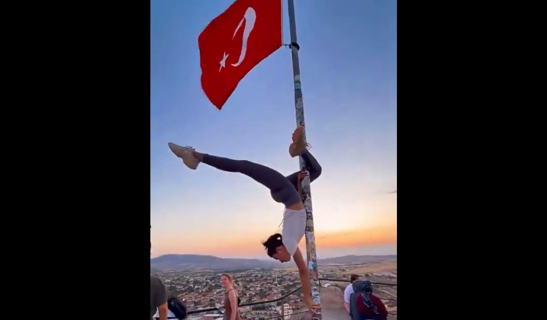 Nevşehir'de Türkiye bayrağında direk dansına soruşturma!