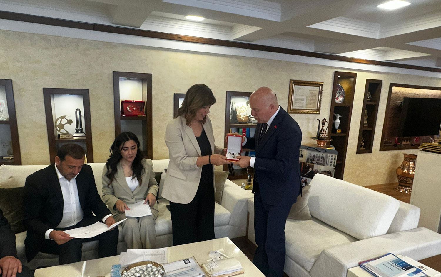 Hevdîtina Heyeta DEM Partiyê û Şaredarê Erziromê / Wêne: Meral Daniş Beştaş (X)