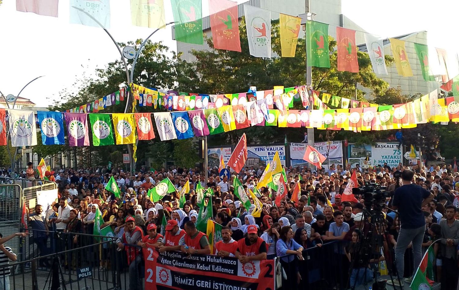 DEM Parti Van'da miting düzenledi. / Foto: Rûdaw