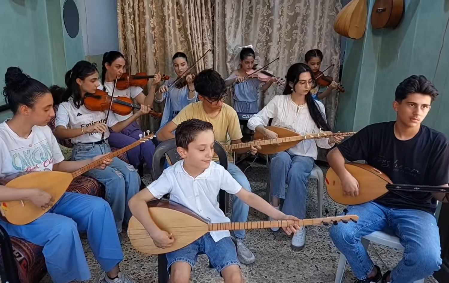  Zarok li Enstîtuya Adîk Muzîkê fêrî muzîkê dibin\ Wêne: Enstîtuya Adîk Muzîkê