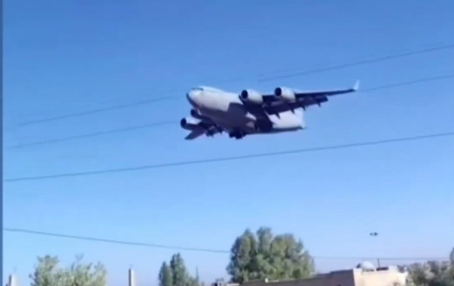 Balafireke barhilgir a Amerîkayê ku xwe li Rojavayê Kurdistanê datîne/Wêne: Ji vîdeoyê 