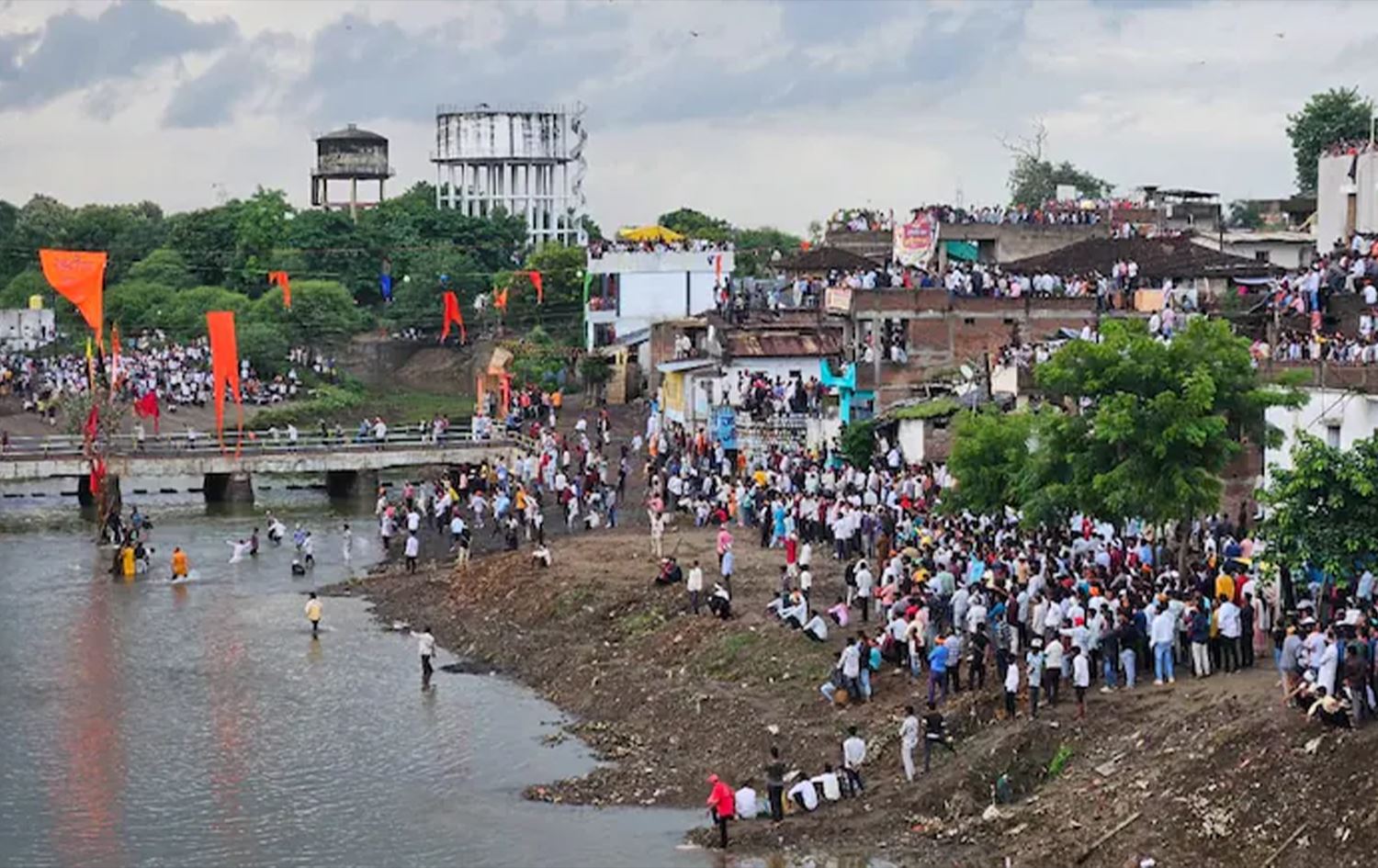 Şerê bi keviran/Wêne: Torên civakî