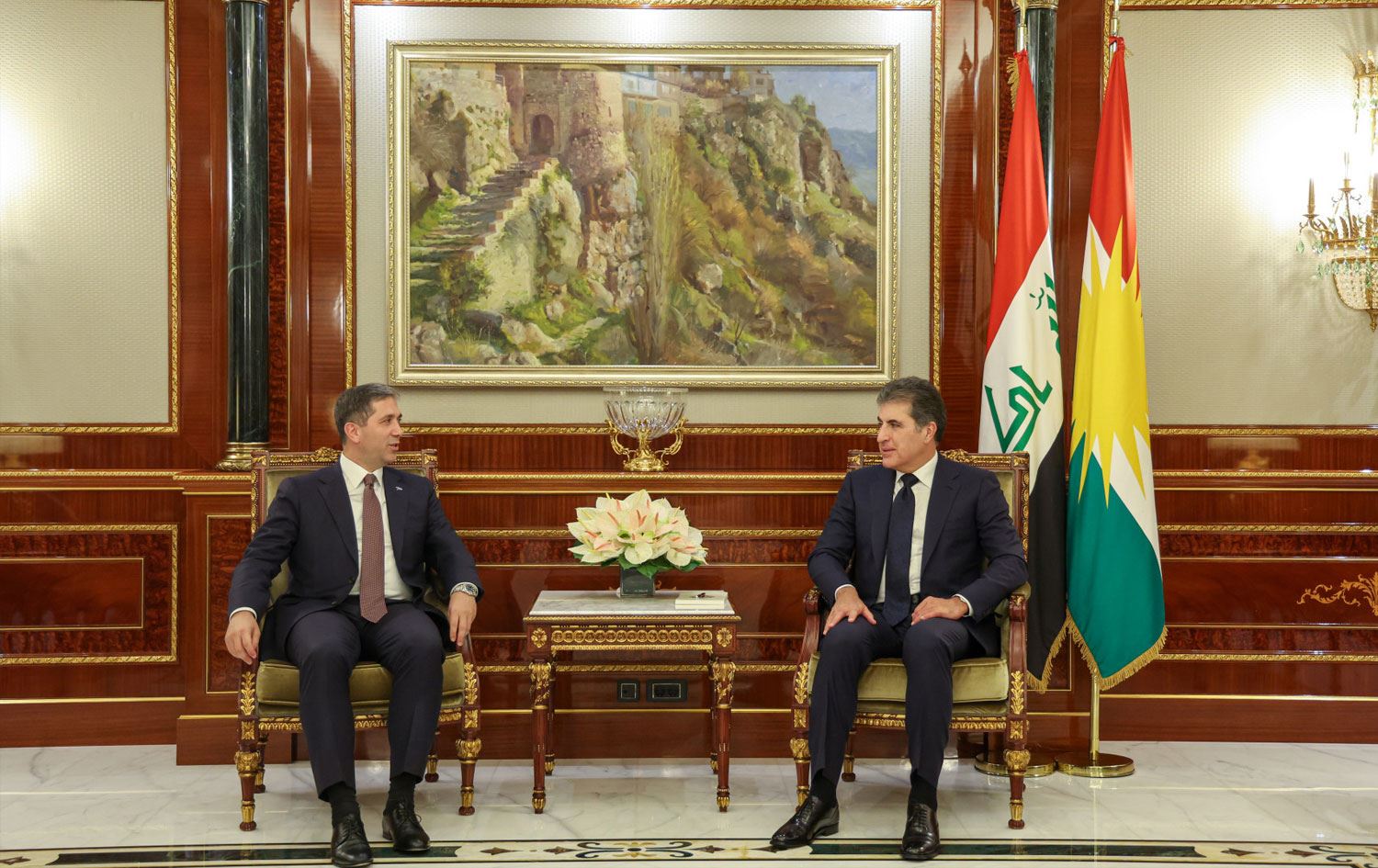 Kürdistan Bölgesi Başkanı Neçirvan Barzani, bugün başkent Erbil’de AK Parti Dış İlişkilerden Sorumlu Genel Başkan Yardımcısı Zafer Sırakaya'yı kabul etti