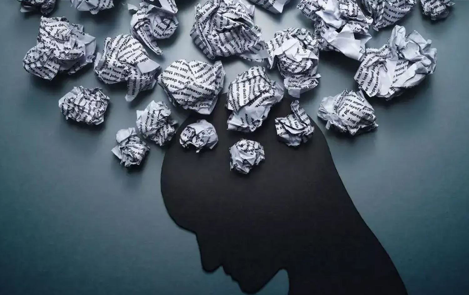 توێژینەوەیەکی شیکاری: کەسانی هەستیار بە دەوروبەر زیاتر تووشی دڵەڕاوکێ و خەمۆکی دەبن